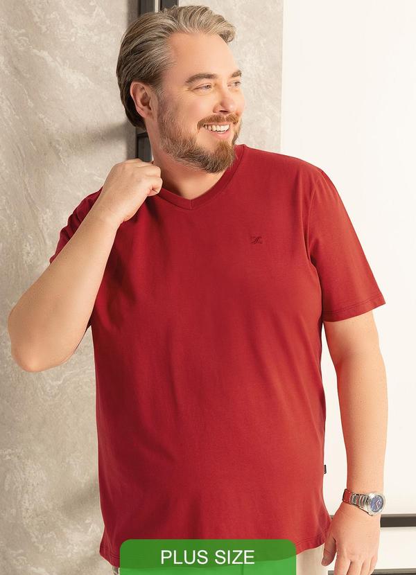 Exco Plus Size - Camiseta Básica com Decote V Vermelho