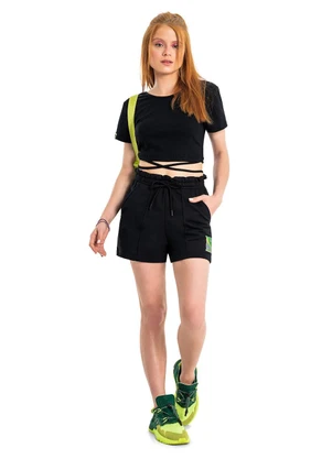 Gloss - Blusa Básica Cropped em Ribana Preto - GLOSS