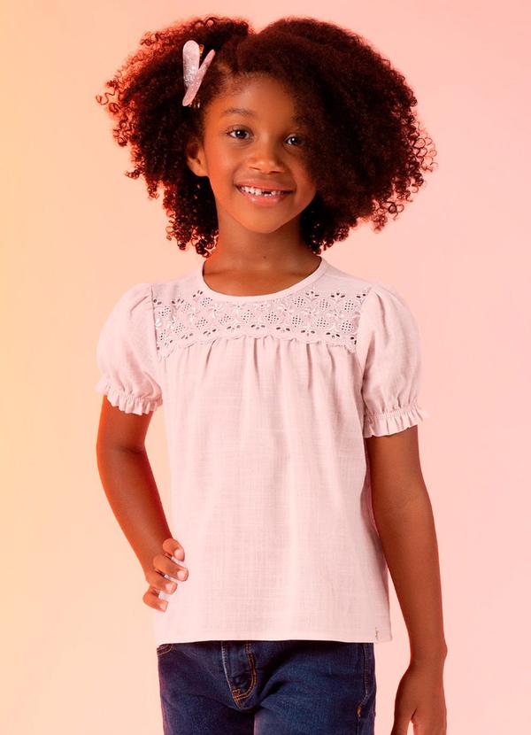 Blusa com Detalhe de Renda Rosa Cativa