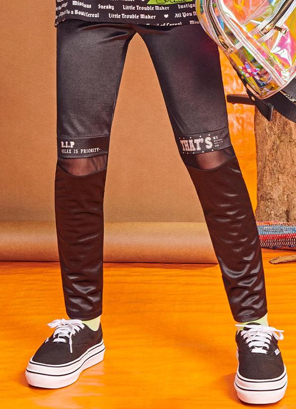 I Am - Calça com Detalhes no Joelho Preto