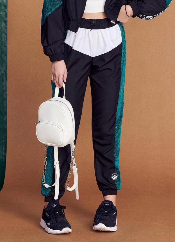 Authoria - Calça Feminina com Recortes Preto