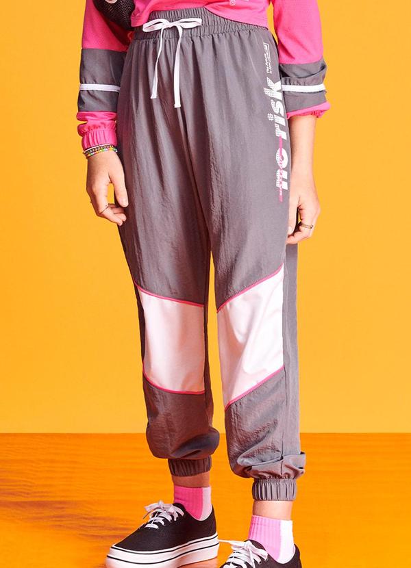 I Am - Calça Jogger Corta Vento Cinza