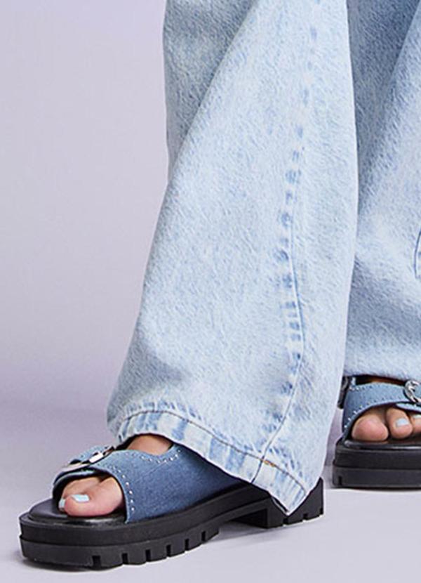 I Am - Calça Wide Leg com Bolsos Cargo Azul 5