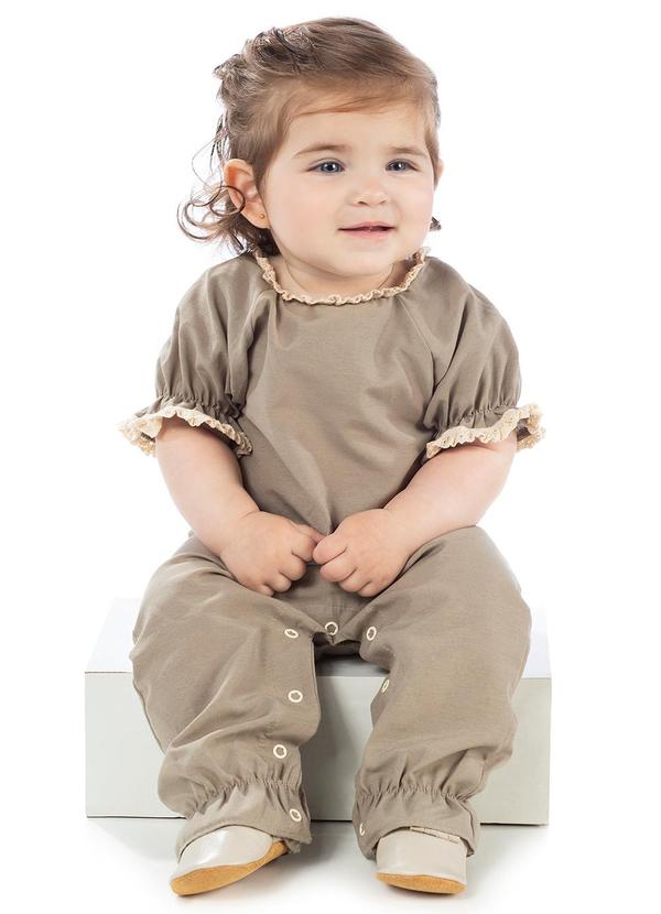 Amada - Macação em Tecido Plano Passa Fácil Marrom