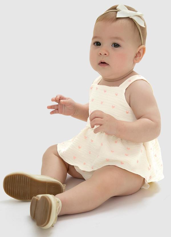 Carinhoso - Macaquinho Off White em Plumetis Coração