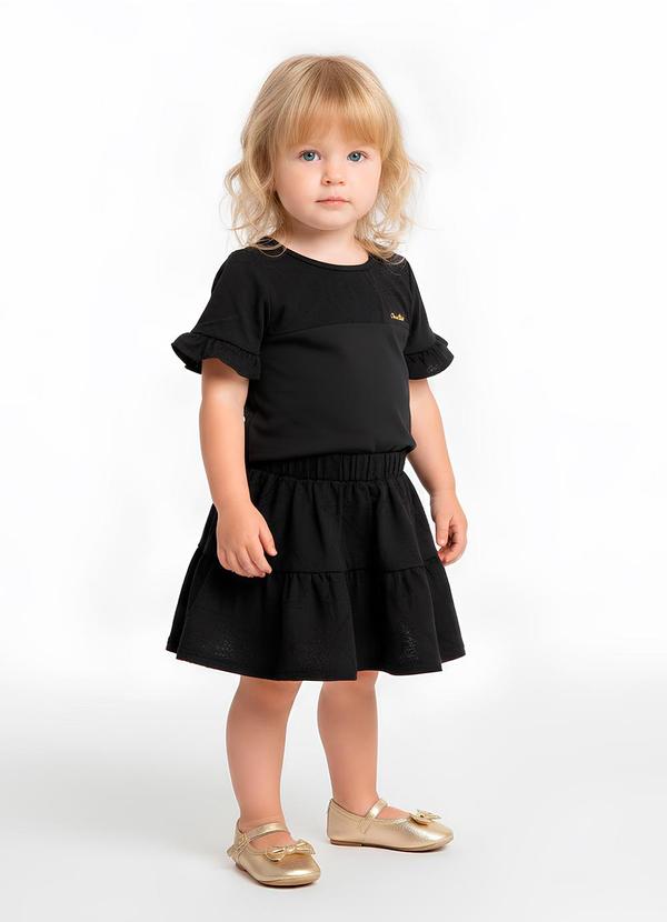 Amada - Conjunto Blusa com Recortes e Saia Preto