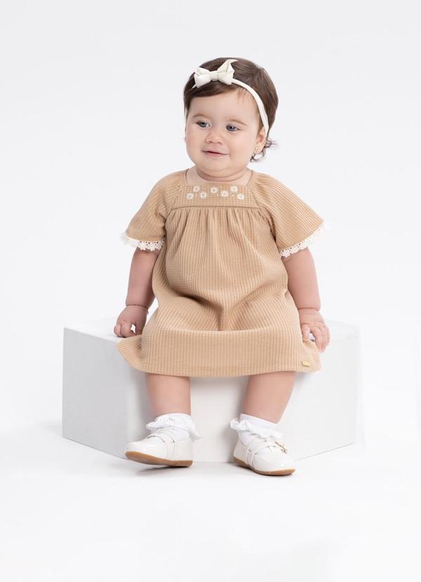 Alakazoo - Vestido Bebê com Bordado Texturizada Bege