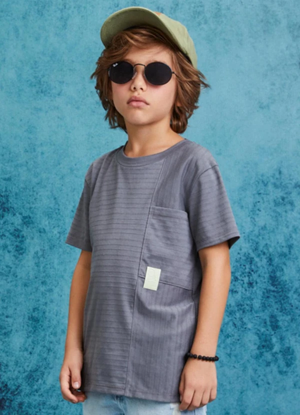 Youccie - Camiseta Cinza com Recortes e Bolso Cinza 1