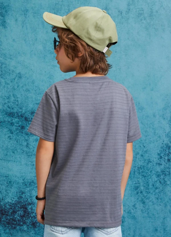 Youccie - Camiseta Cinza com Recortes e Bolso Cinza 2