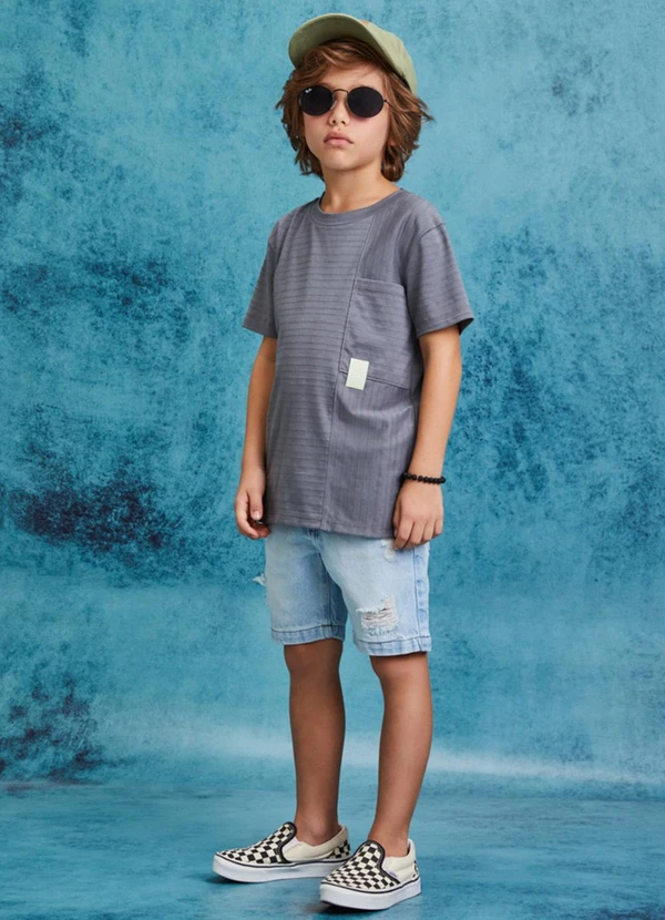 Youccie - Camiseta Cinza com Recortes e Bolso Cinza 3