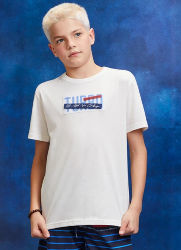 Youccie - Camiseta Off White com Patch Bordado Pérola