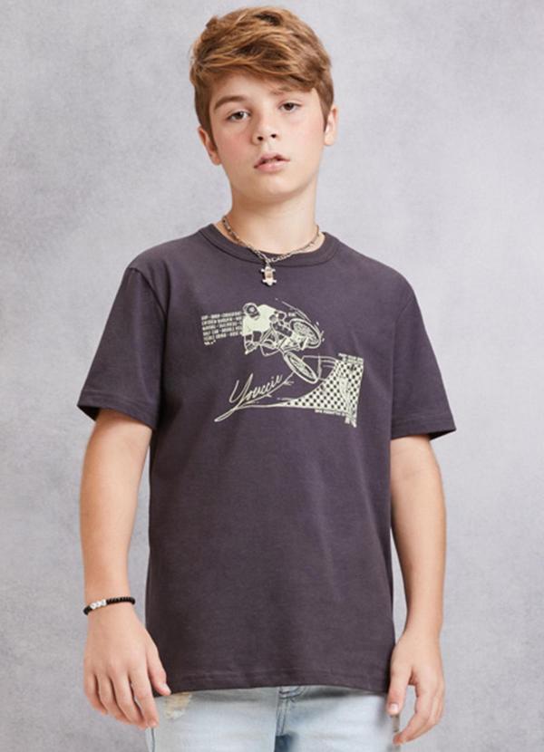 Youccie - Camiseta Preta com Estampa Grafite