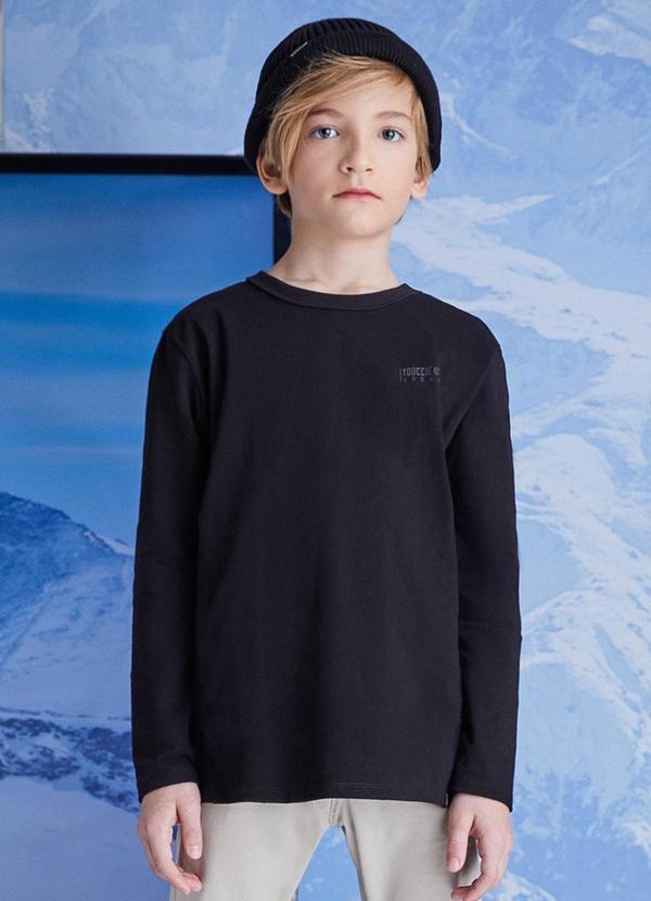 Youccie - Camiseta Preta com Recortes Preto