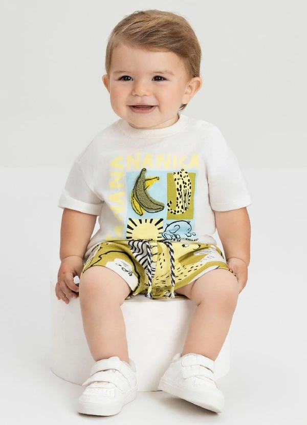Três e Já - Conjunto com Camiseta e Short Três e Já Branco